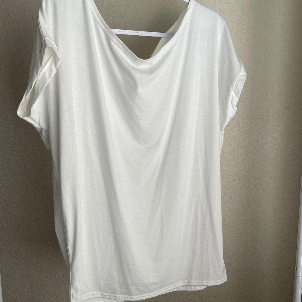 Women’s White Top XL